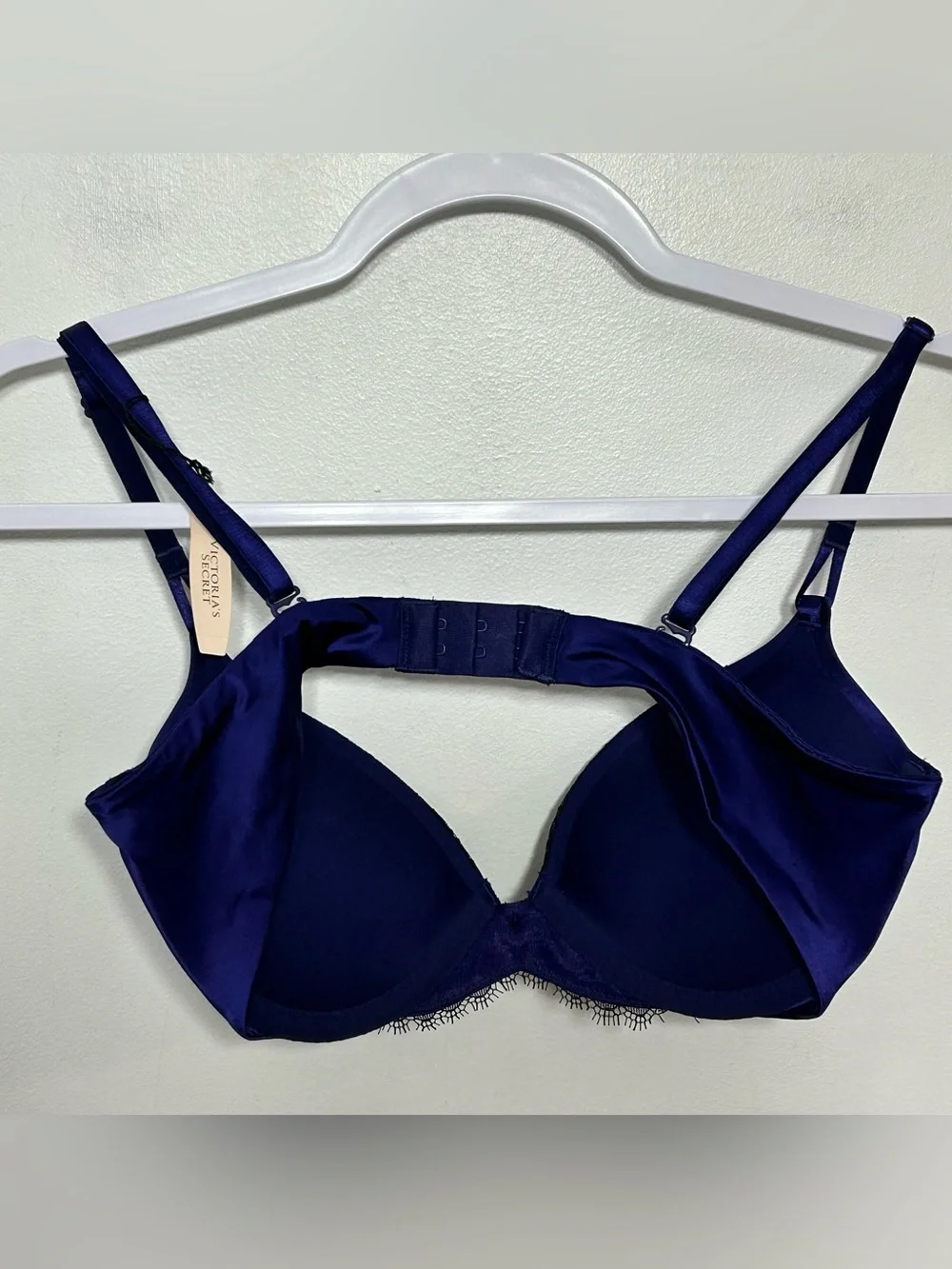 New! Victoria’s Secret Miraculous Plunge Satin Bra Size 34C - Picture 4 of 7